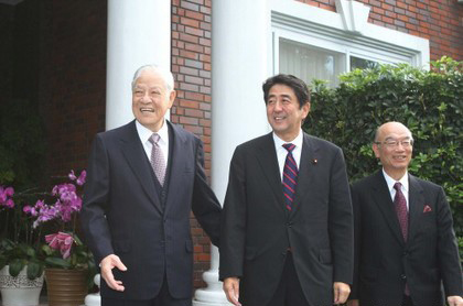 日本首相历史性的拜访，深化双边关系与未来展望_解释落实